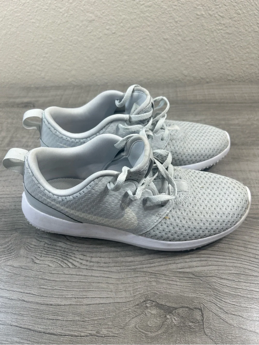 Nike Women’s Lightweight Running Sneakers White Athletic Shoes Size 7.5